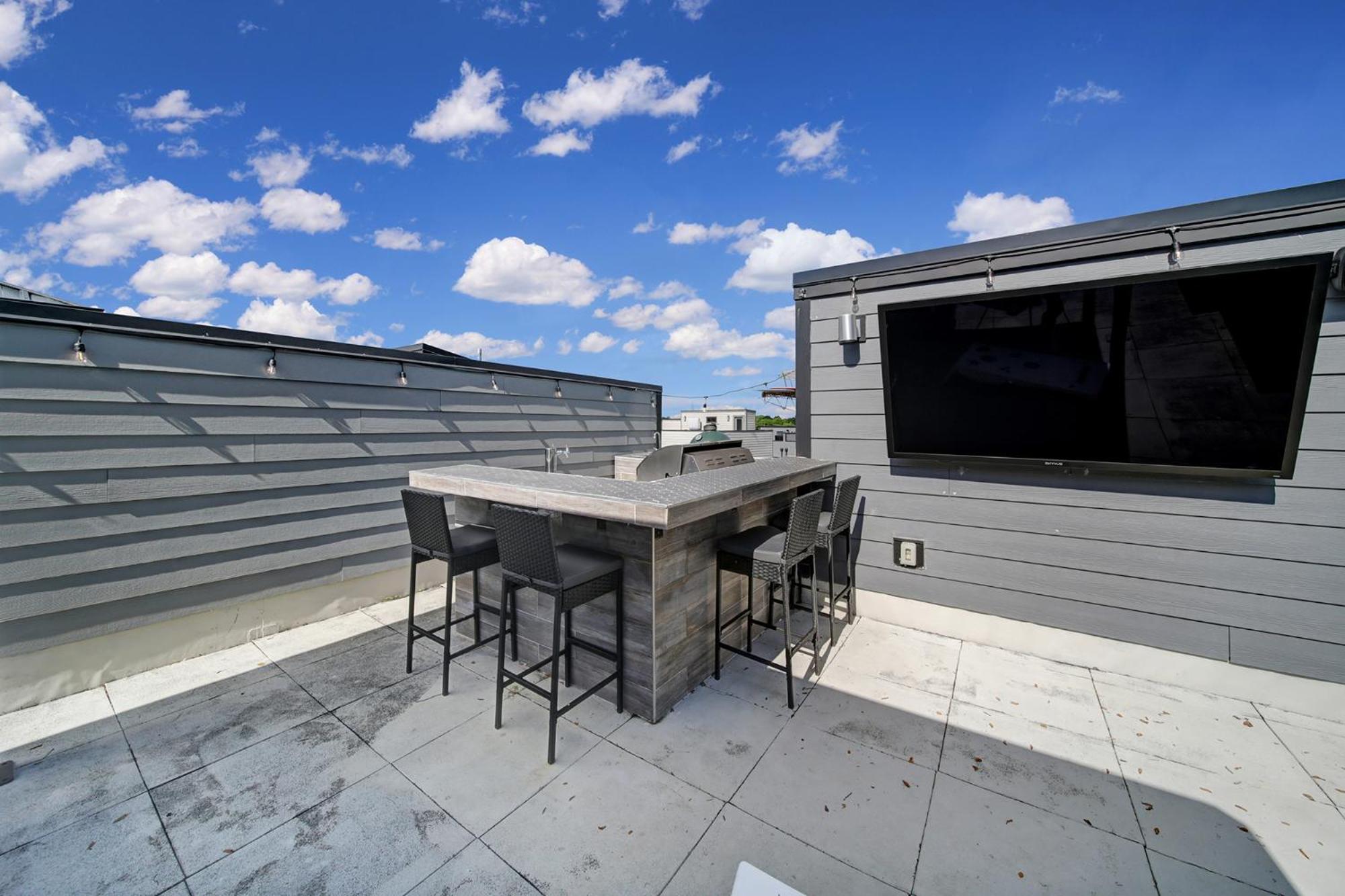 906 Westbrook B City Views Rooftop Hot Tub And Short Walk To Stadium 샬럿 외부 사진