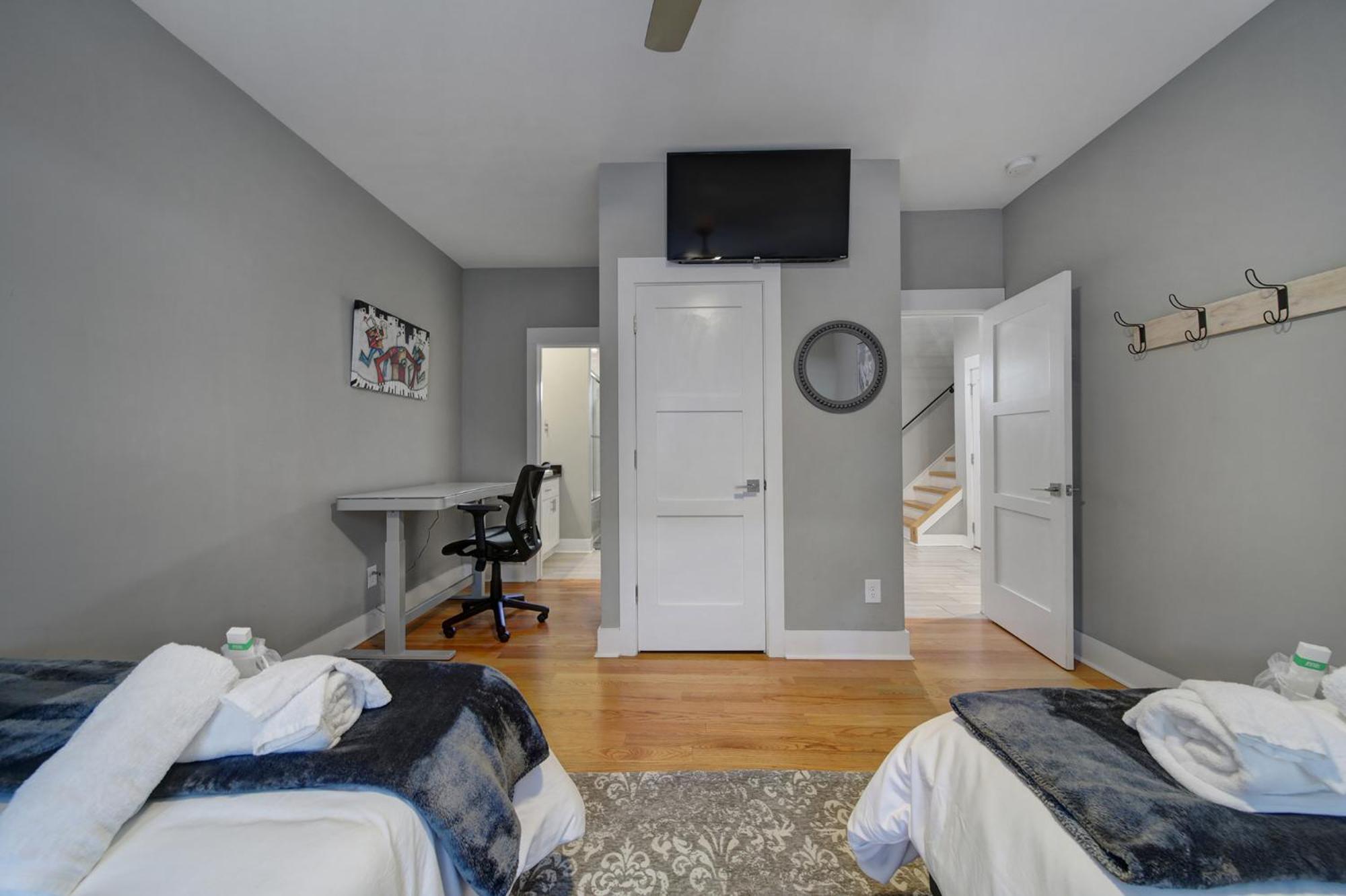 906 Westbrook B City Views Rooftop Hot Tub And Short Walk To Stadium 샬럿 외부 사진