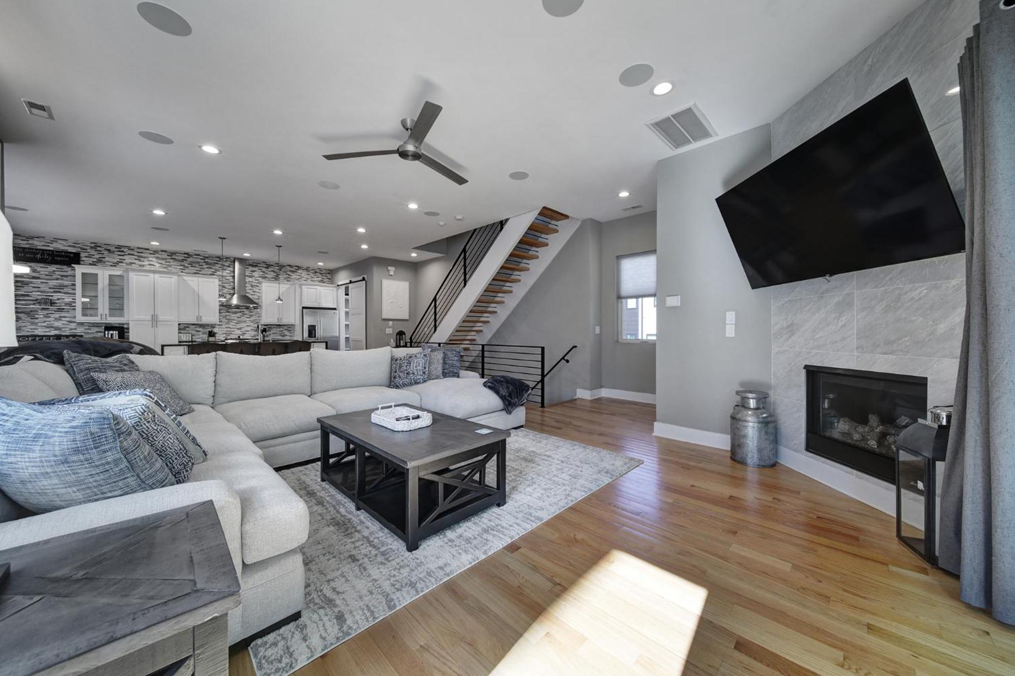 906 Westbrook B City Views Rooftop Hot Tub And Short Walk To Stadium 샬럿 외부 사진