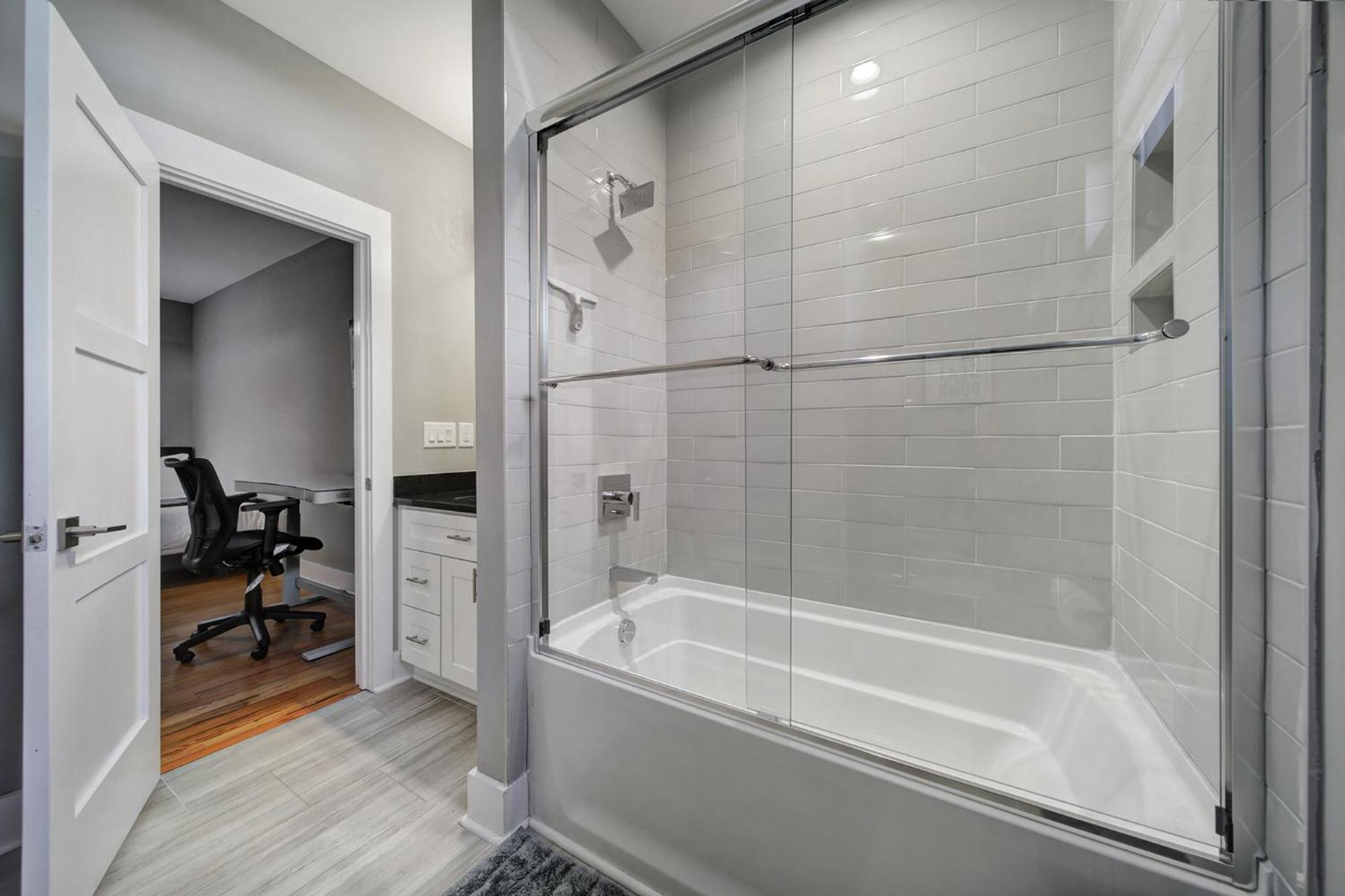 906 Westbrook B City Views Rooftop Hot Tub And Short Walk To Stadium 샬럿 외부 사진