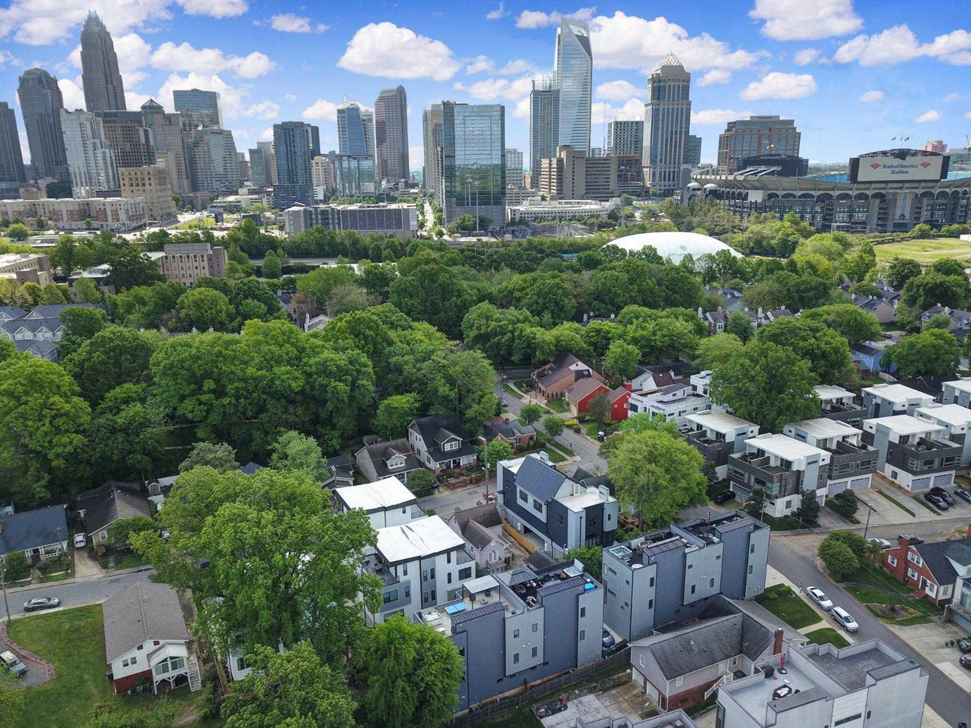 906 Westbrook B City Views Rooftop Hot Tub And Short Walk To Stadium 샬럿 외부 사진